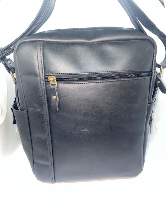 CG328 - Carriel de cuero graso grande marca Quality Leather