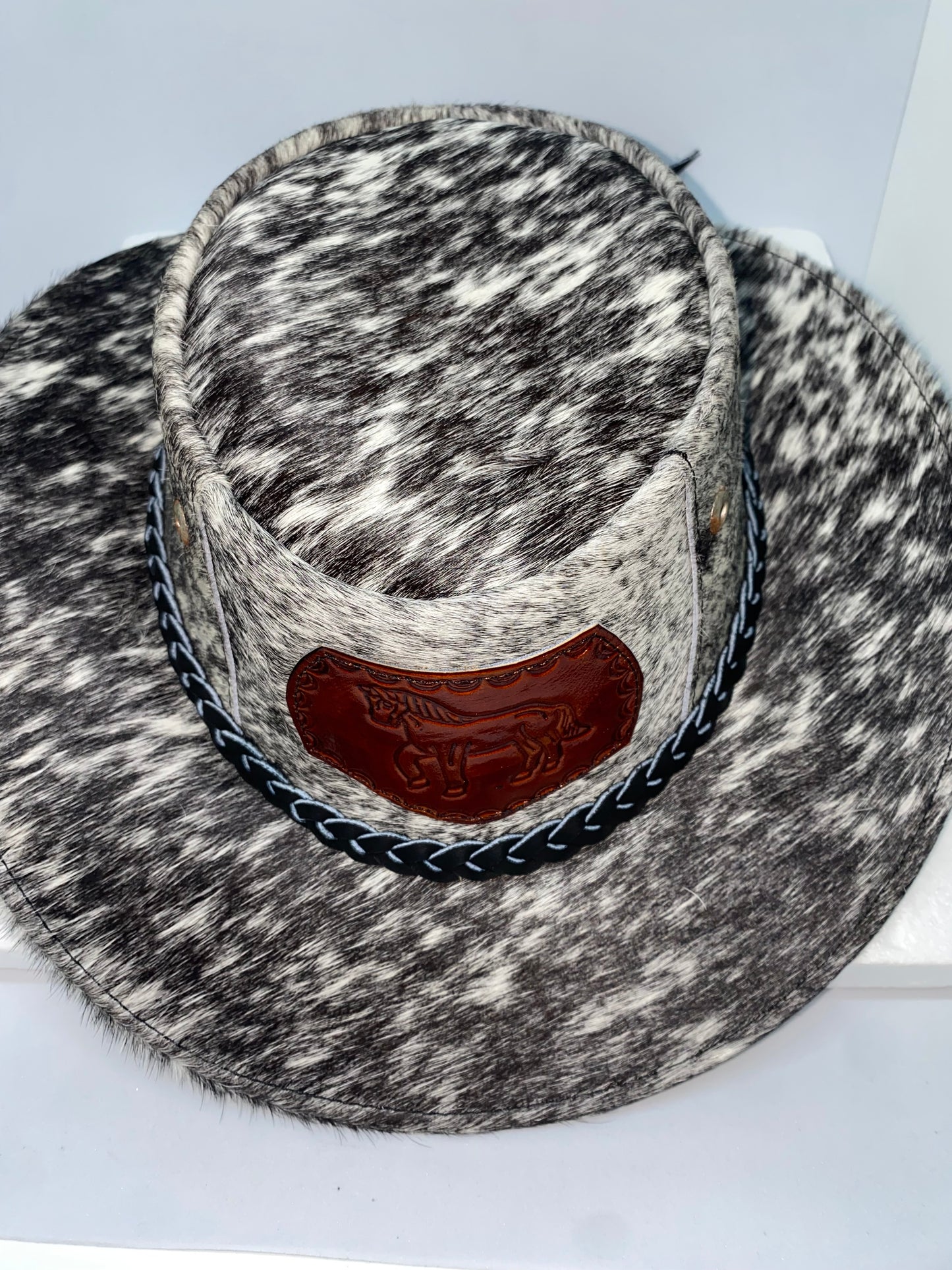 SCP40 - Sombrero de cuero con pelo marca quality