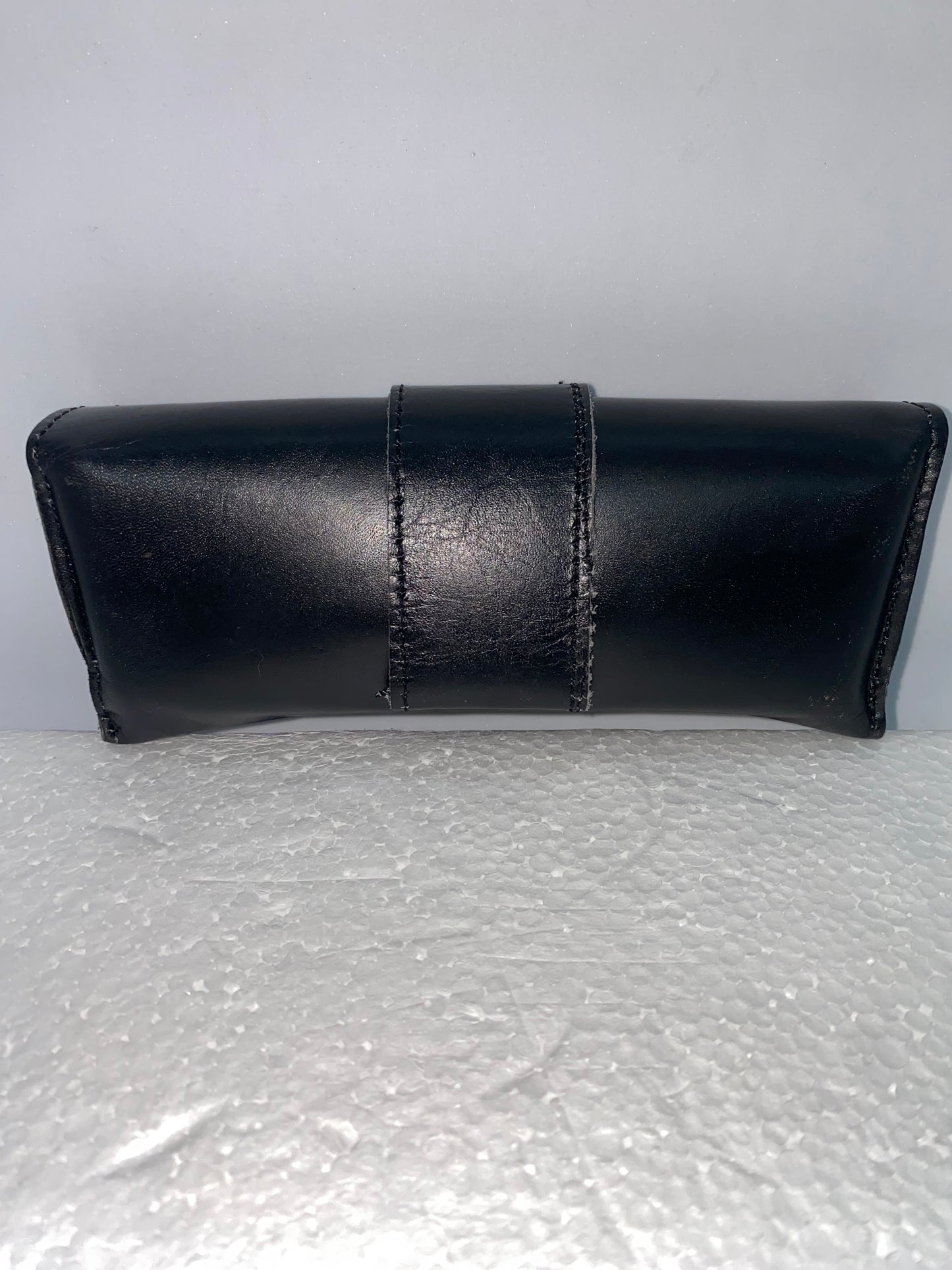 PGZ18 - Porta Gafas de cuero Graso Marca QL