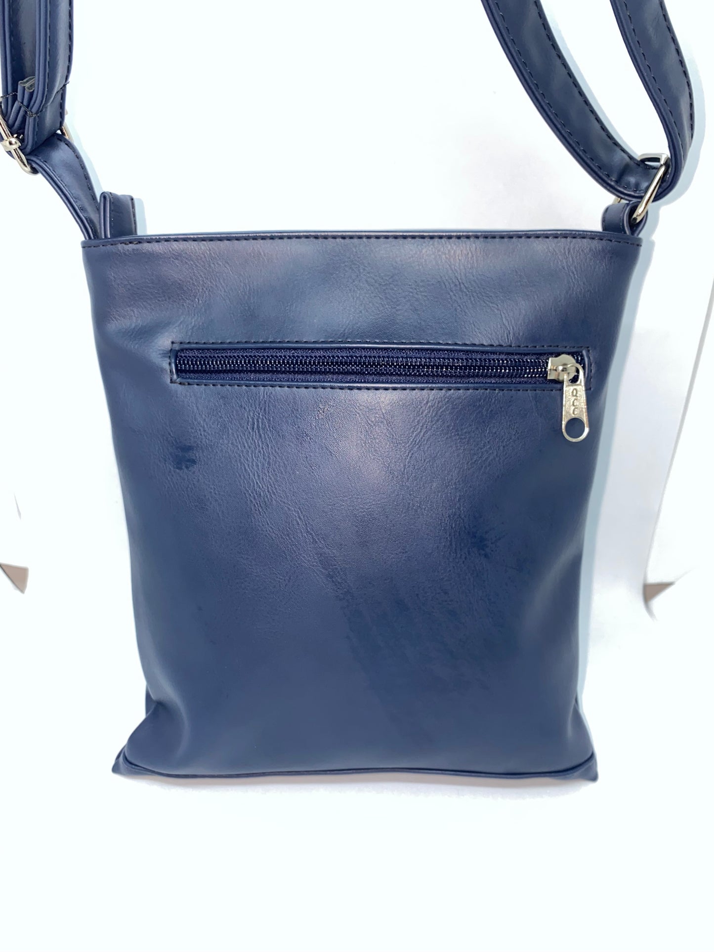 BS20 - Bolso manos libres Sintético marca Quality Leather