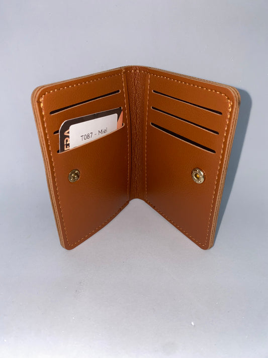 T087 - Tarjetero de cuerina para dama marca Quality Leather