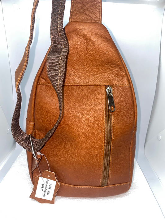 P338 - Pechera de cuero tula pequeña marca Quality Leather