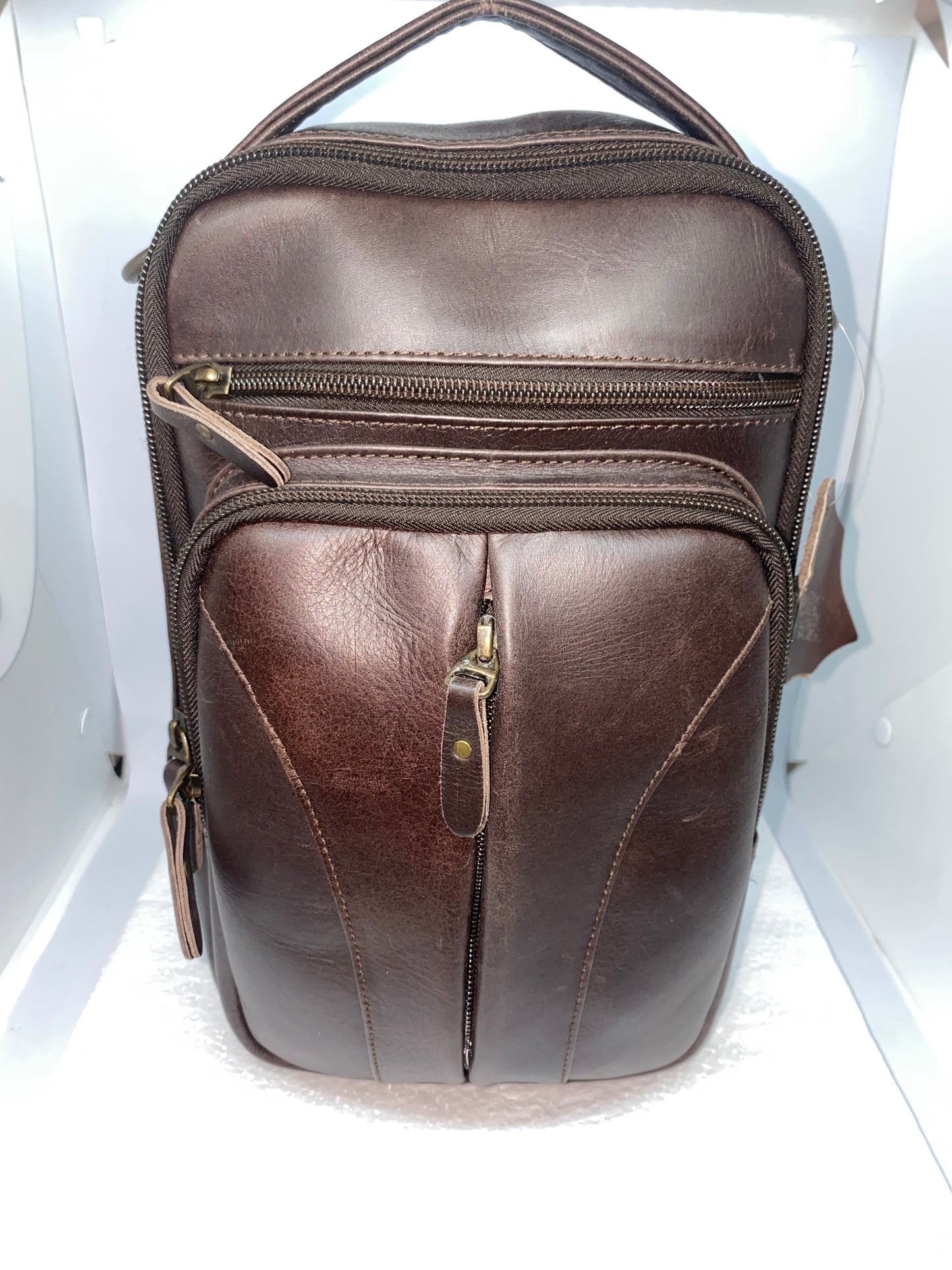 C333 - Carriel mochila de cuero Graso adaptable marca Quality Leather