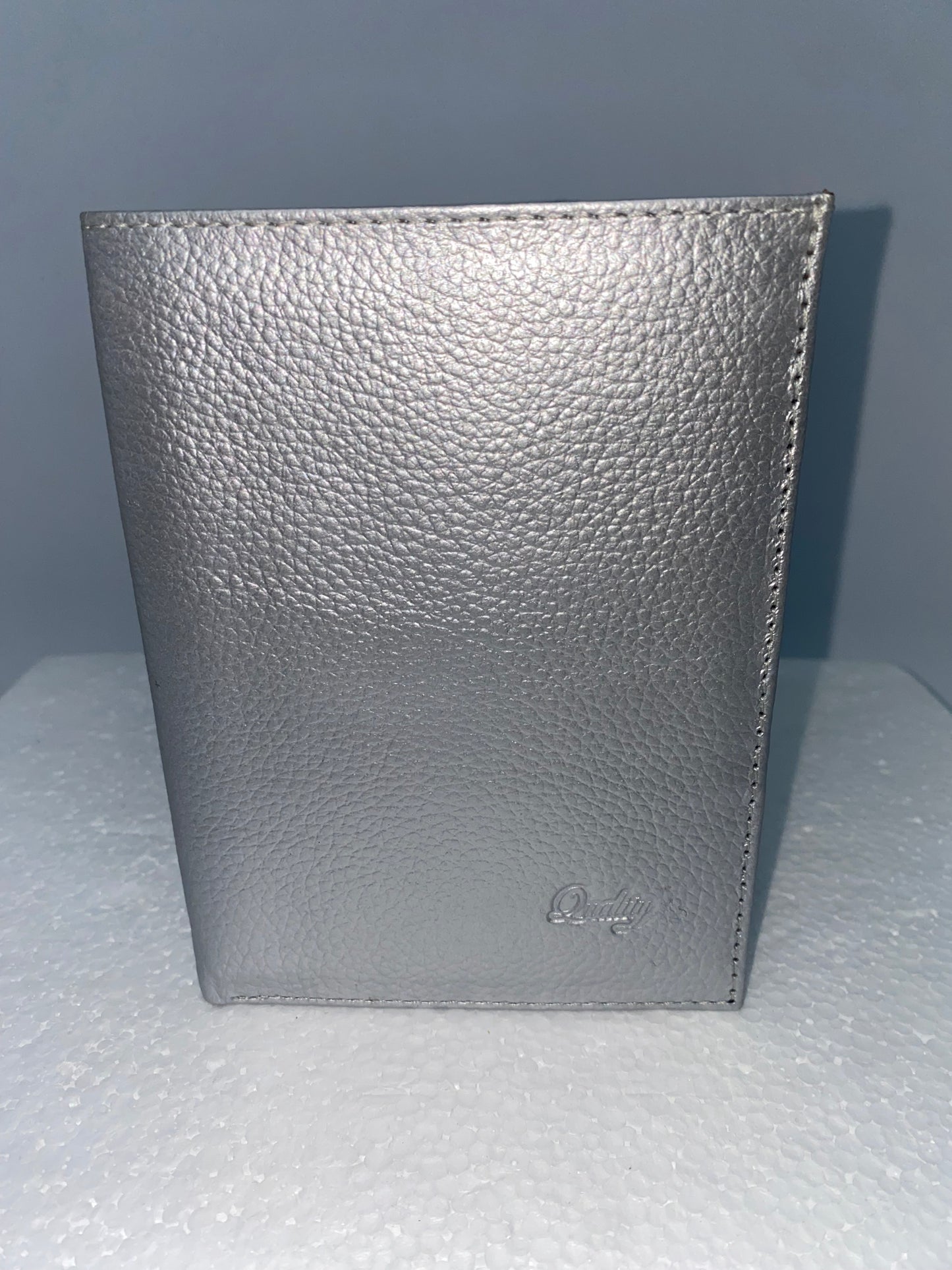 PP538 - Tarjetero porta pasaporte de cuero Graso marca Quality Leather