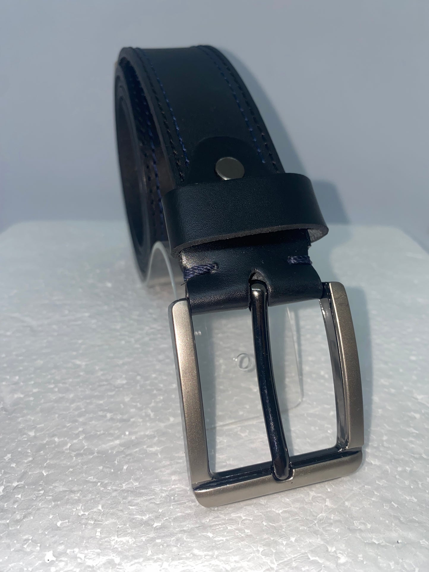 COE25 - Correa de cuero gruesa con diseño estelar