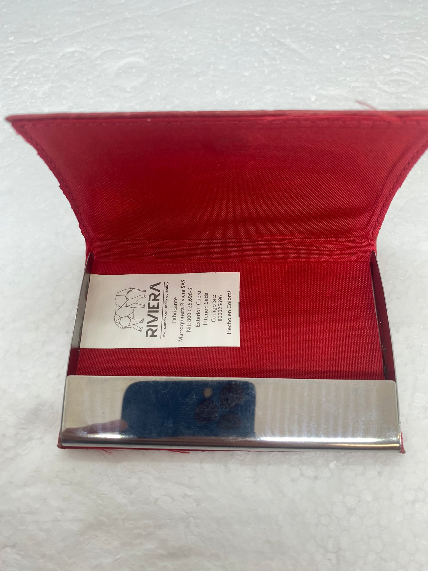 T14 - Tarjetero para tarjetas de presentación marca Riviera