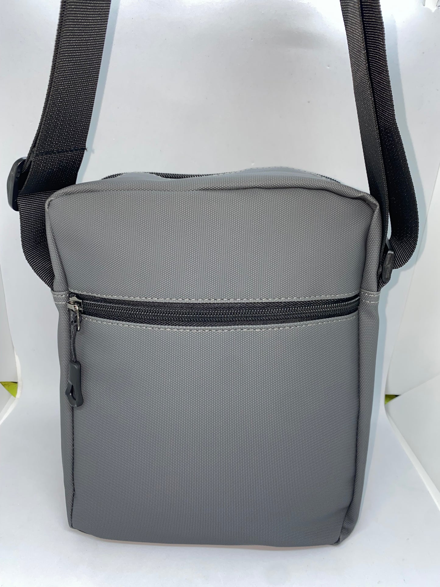 C863 - Carriel Mediano de Lona marca Quality