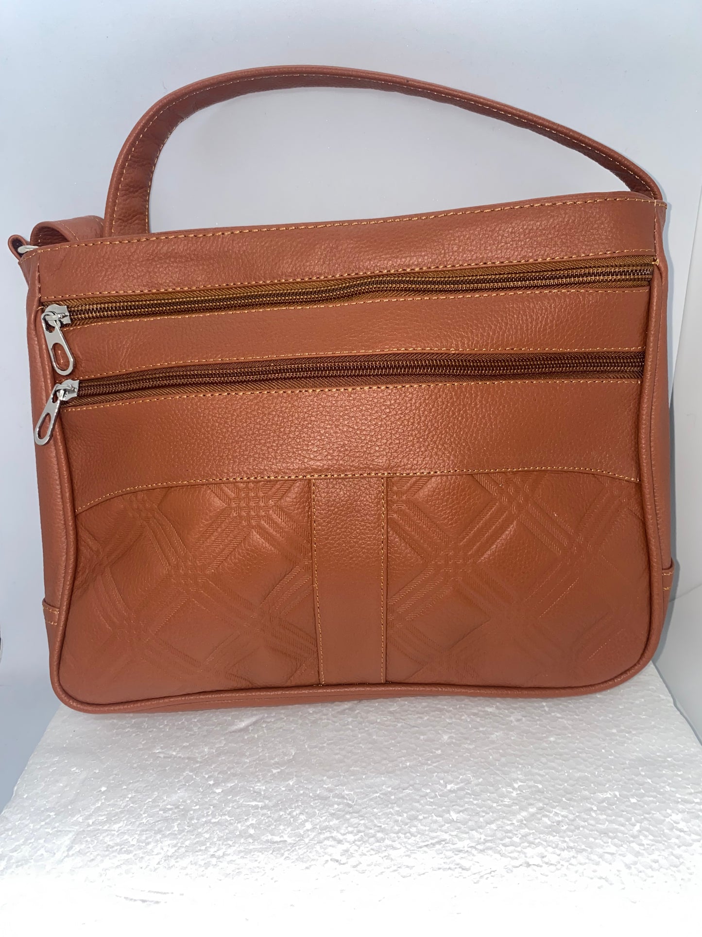 CML58 - Carriel manos libres con doble cierre marca Quality Leather