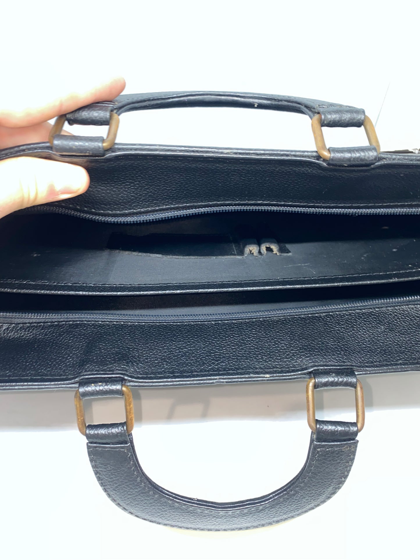 PF110 - Portafolio de cuero Graso para ejecutivo marca Quality Leather