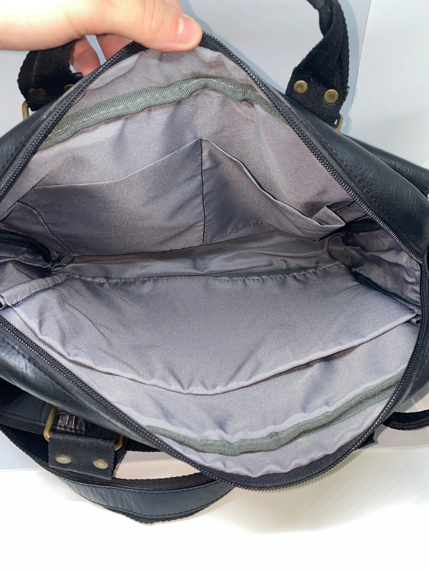 ME602 - Maletin ejecutivo de cuero Graso marca Quality Leather