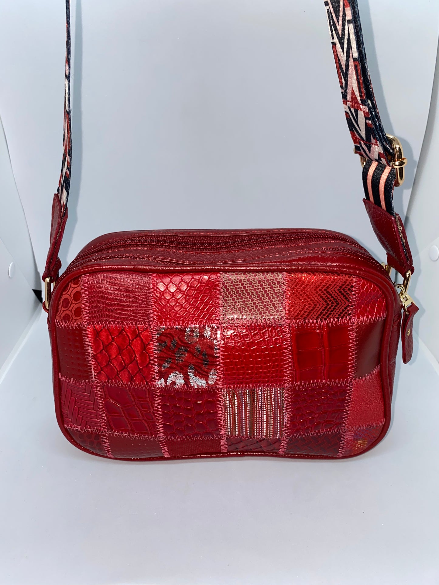 CML45 - Carriel manos libres de cuero para dama tipo Retazos marca Quality Leather