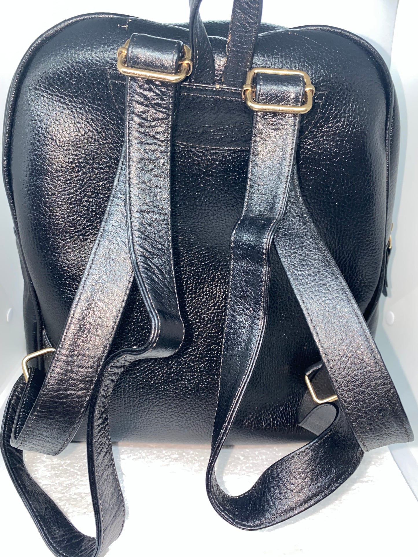 MP75 - Mochila de cuero liso para dama