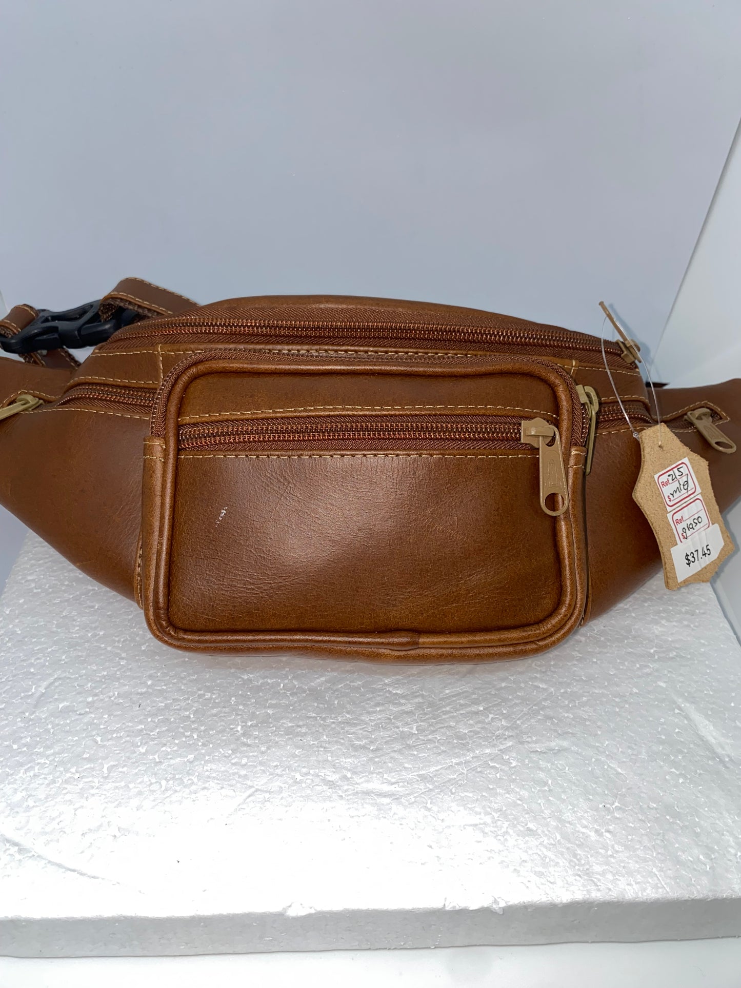 CGG215 - Canguro de cuero graso mediano marca Quality Leather