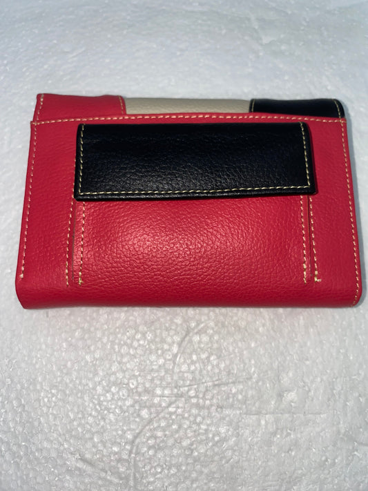 W356 - Wallet de cuero con mariposa de diseño