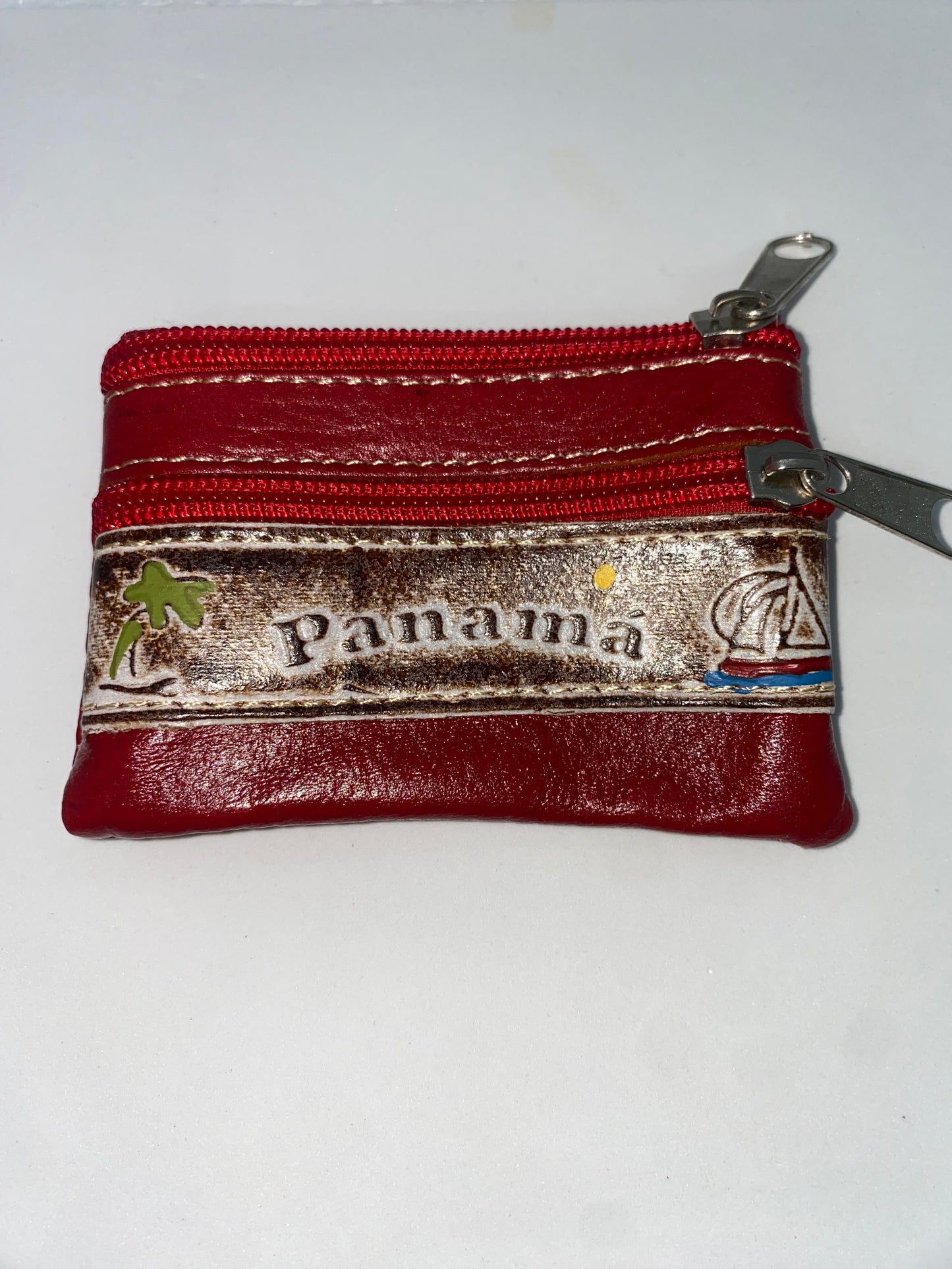 MP4 - Monedero de cuero grabado con Panamá