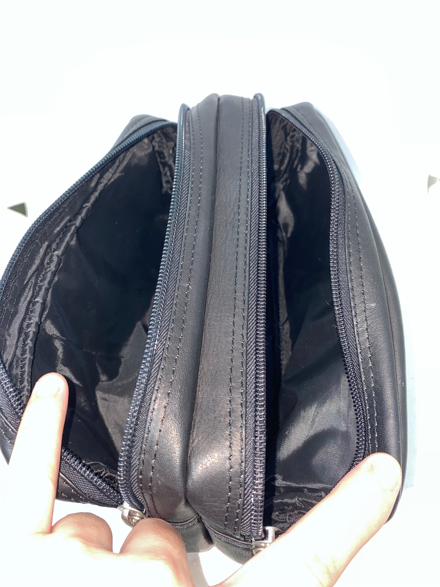 MN330 - Mani Cartera de cuero Tula Mediana marca Quality leather