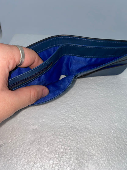 B6434 - Billetera de cuero marca riviera con protección RFI