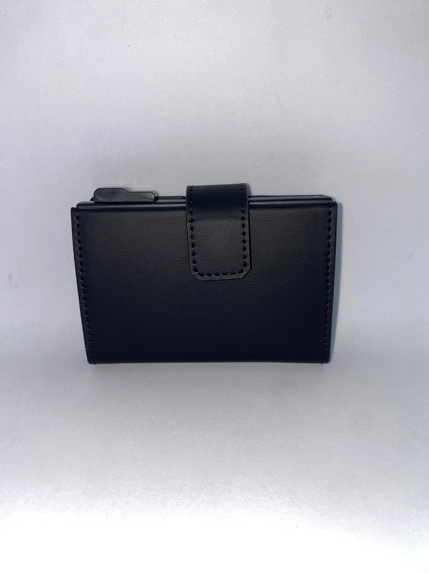 T303 - Tarjetero de Cuerina con protección RFID