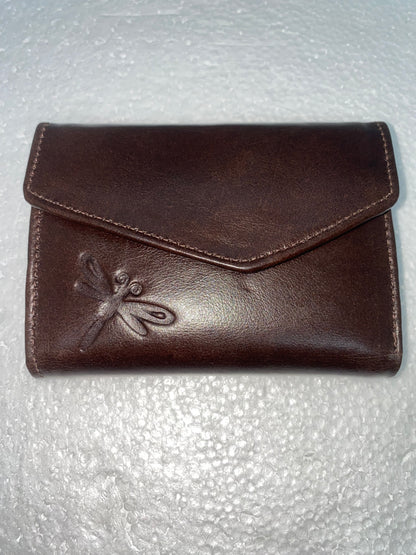 W202 - Wallet de cuero para dama con libelular marca Quality Leather