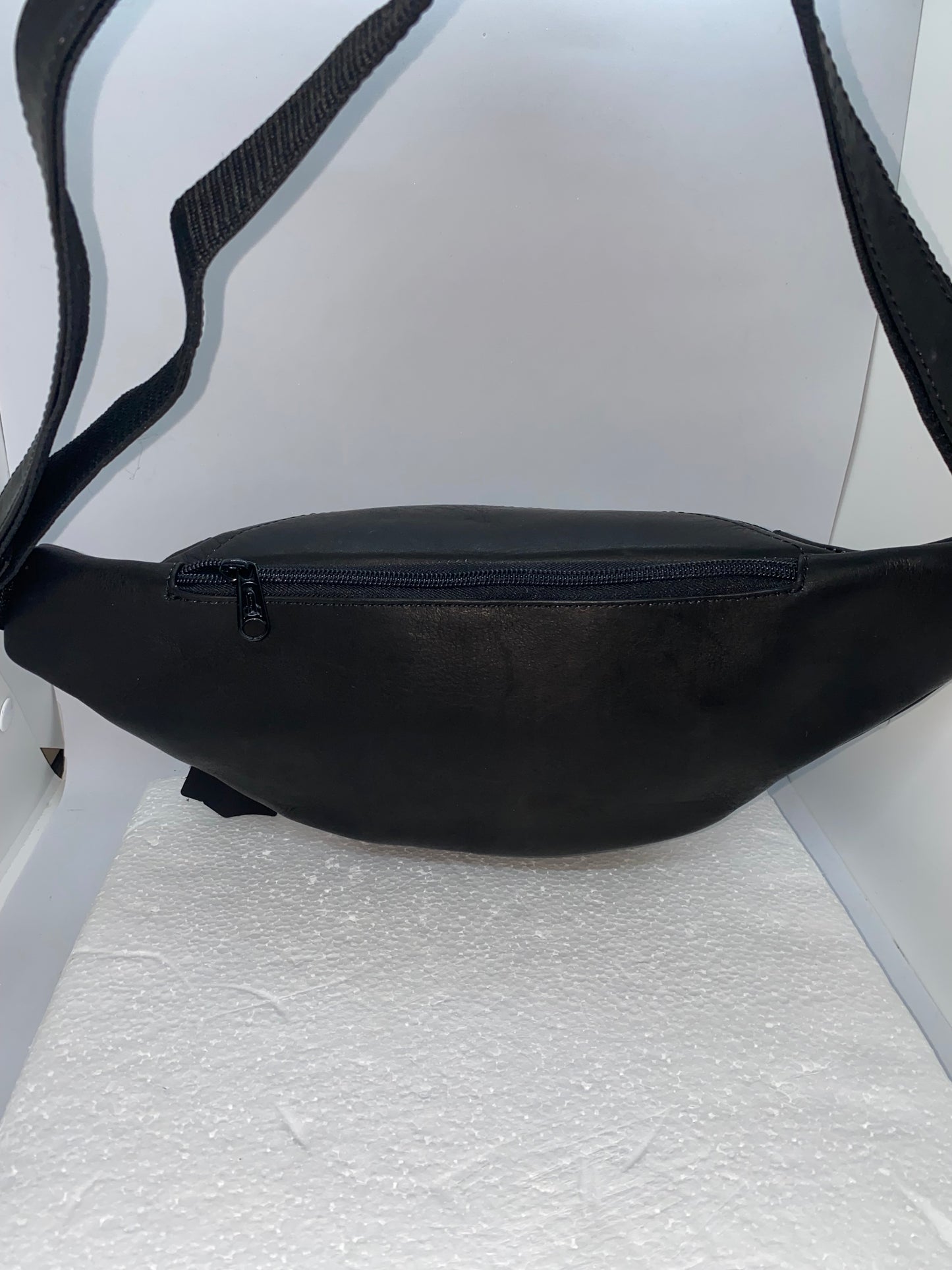 CG215 - Canguro de cuero tula mediana marca Quality Leather