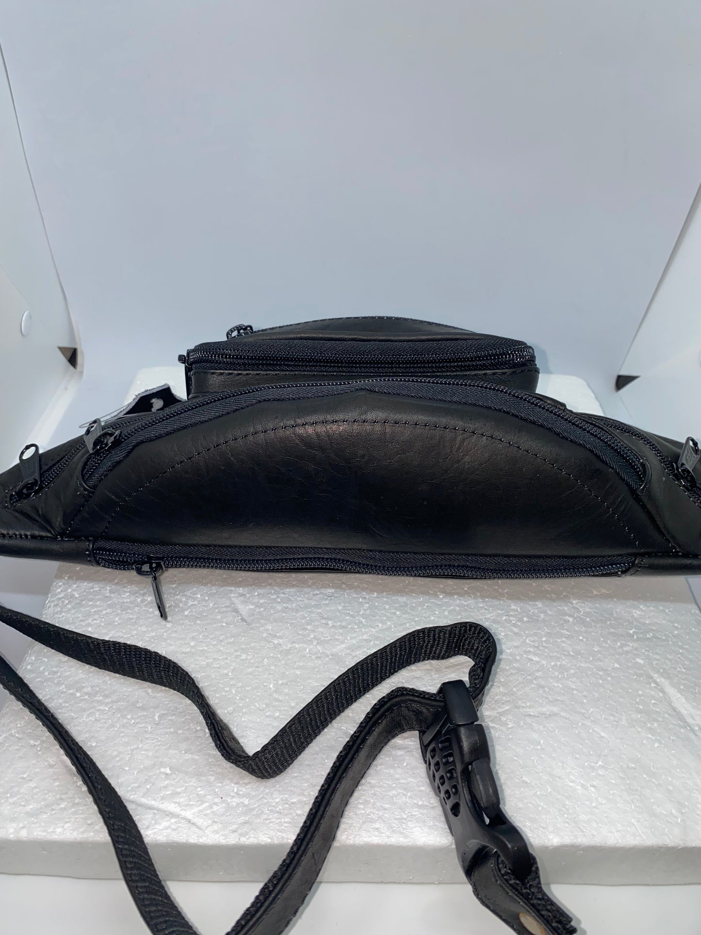 CG215 - Canguro de cuero tula mediana marca Quality Leather