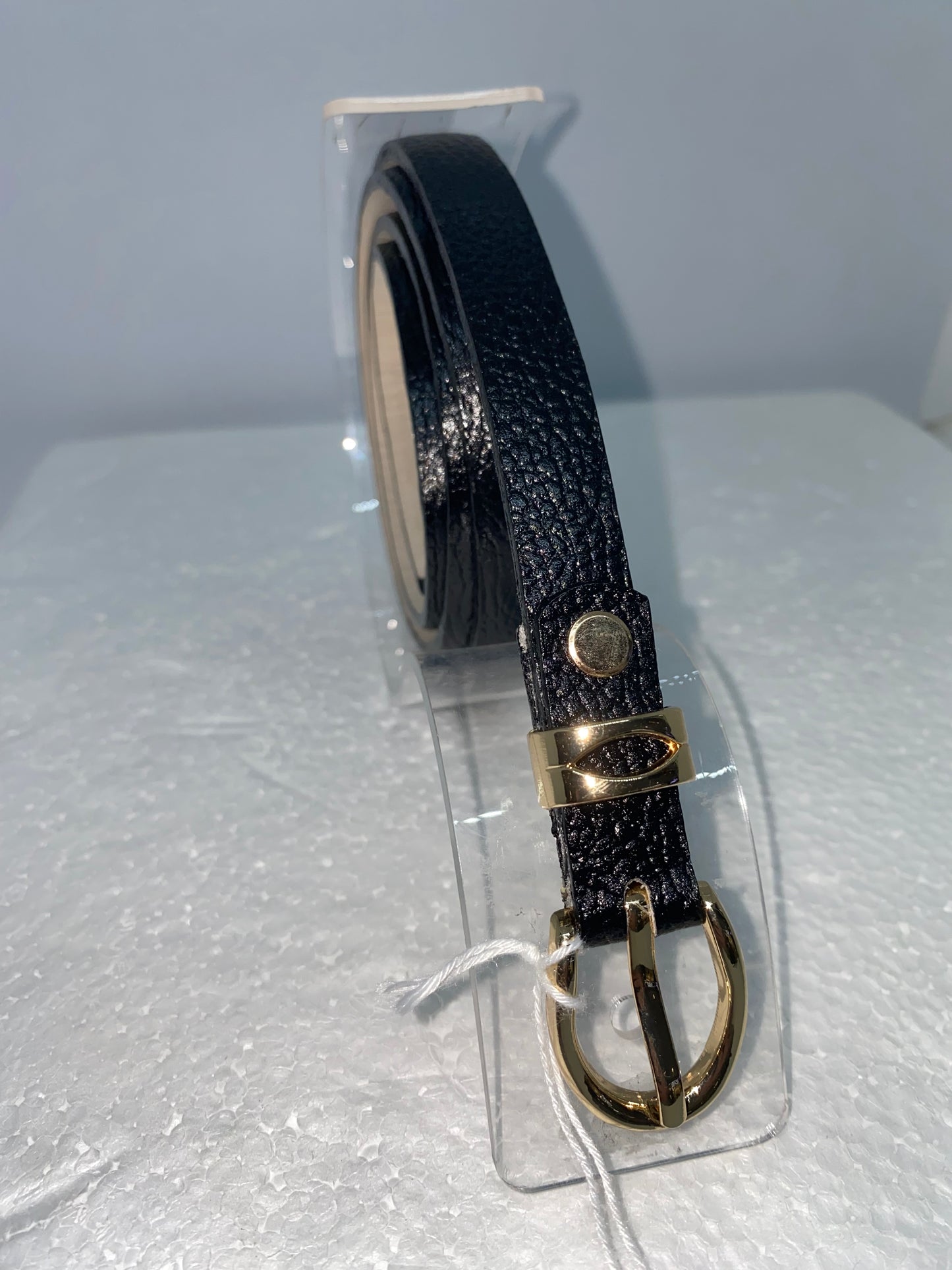 CODD15 - Correa de cuero liso delgada para dama marca Quality Leather