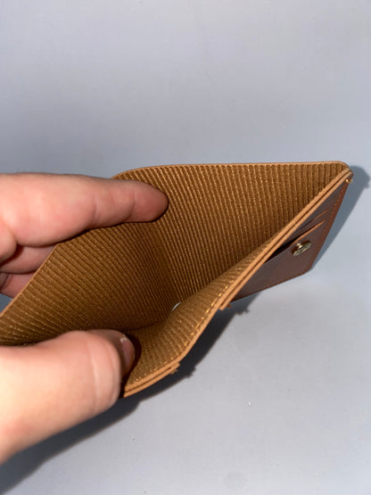 T087 - Tarjetero de cuerina para dama marca Quality Leather