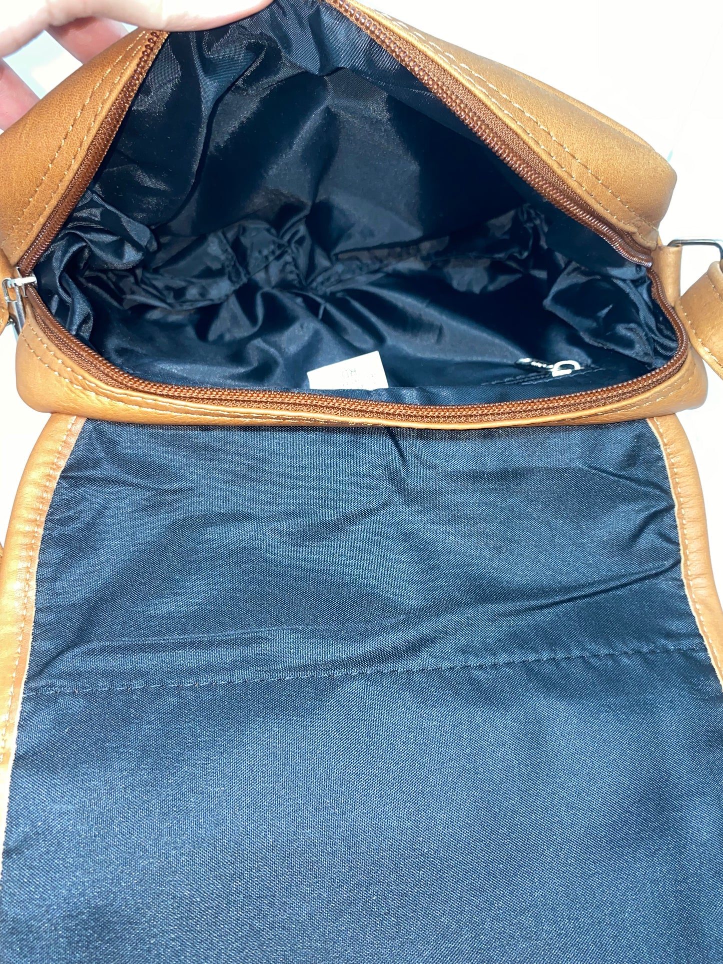 CTD45 - Carriel de cuero Tula para dama marca Quality Leather