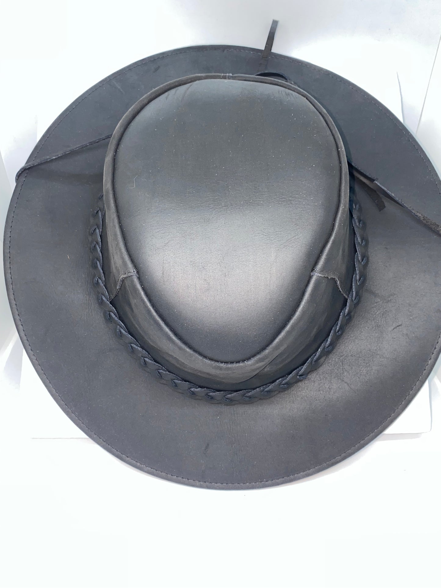 SG40 - Sombrero de cuero graso con correa marca Quality Leather
