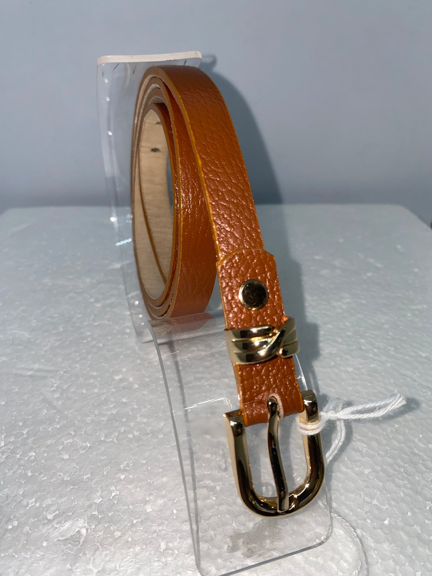 CODD15 - Correa de cuero liso delgada para dama marca Quality Leather