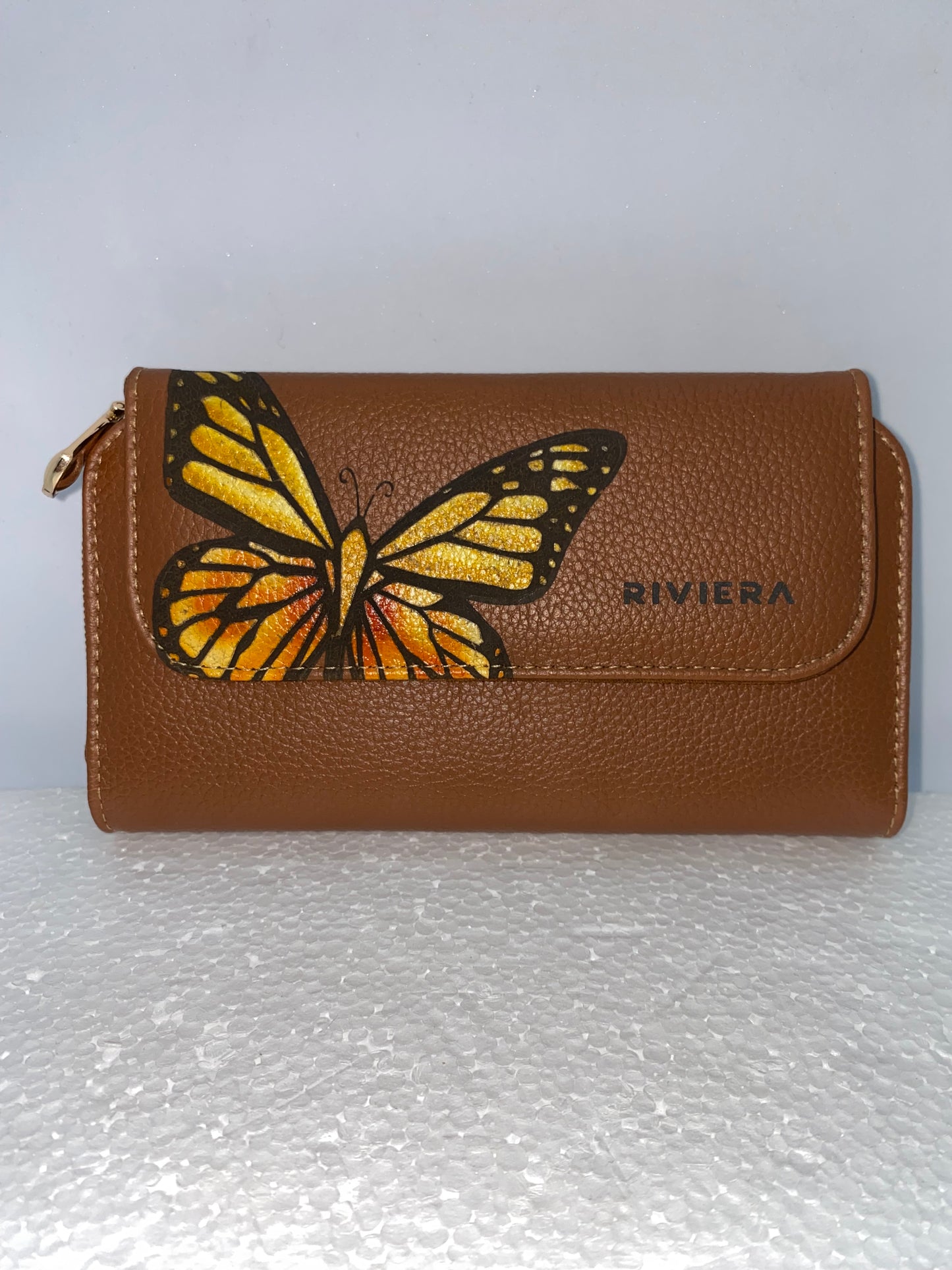 W8776 - Wallet de cuero para dama marca Riviera con diseño de mariposa