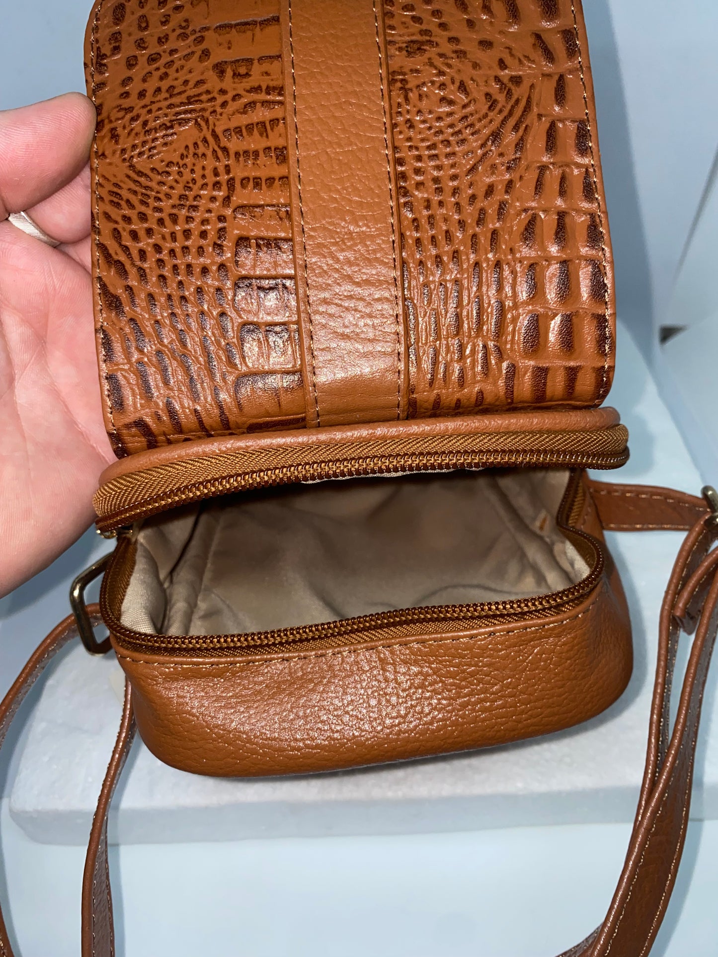 WPC40 - Wallet porta celular de cuero graso modelo nuevo marca Quality Leather