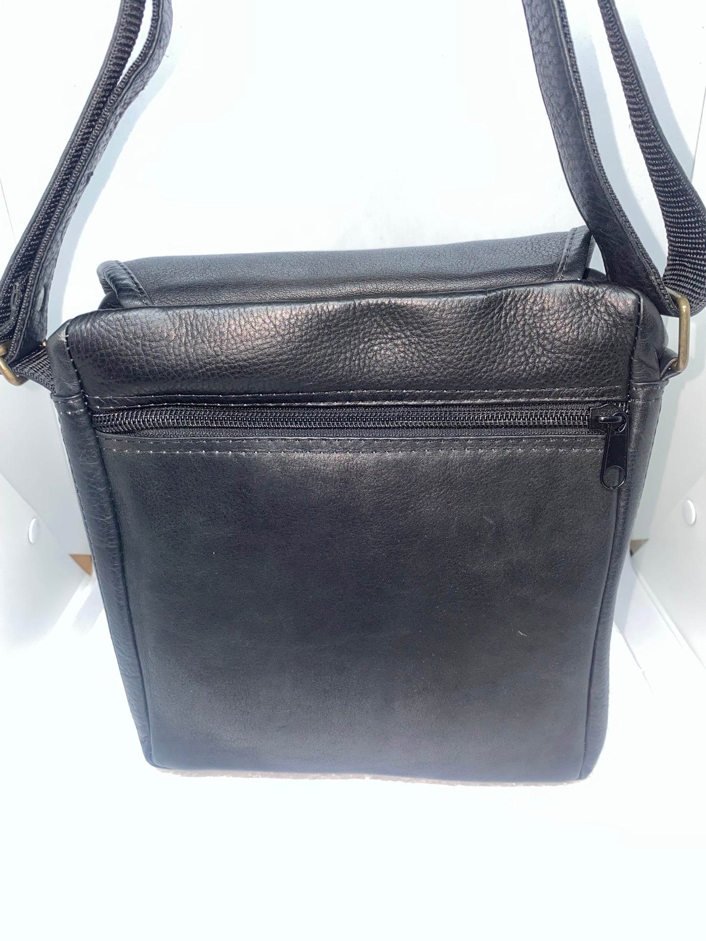 CAS30 - Carriel de cuero Tula marca Quality Leather de alba