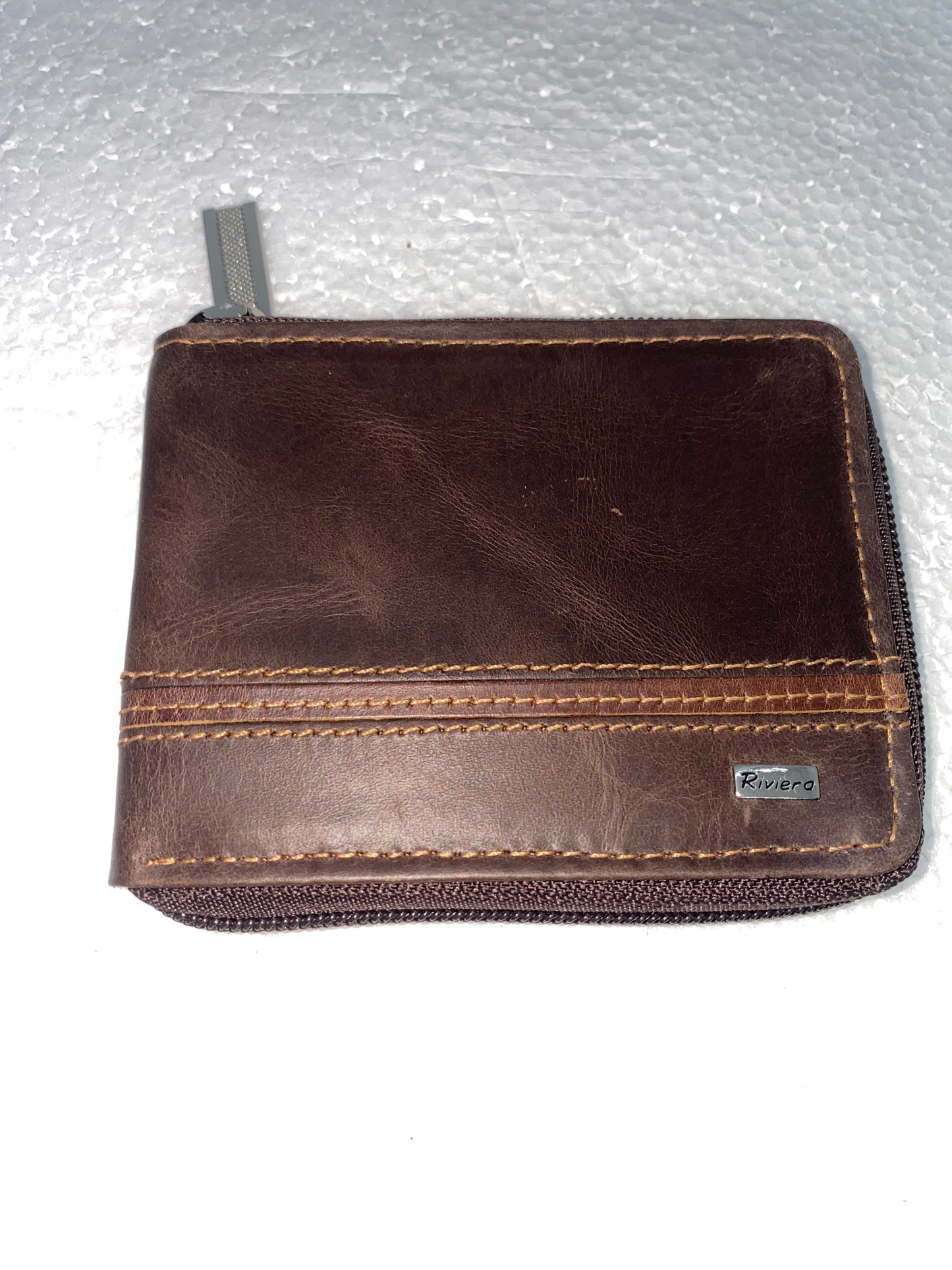 B6278 - Billetera de cuero con zipper marca Riviera