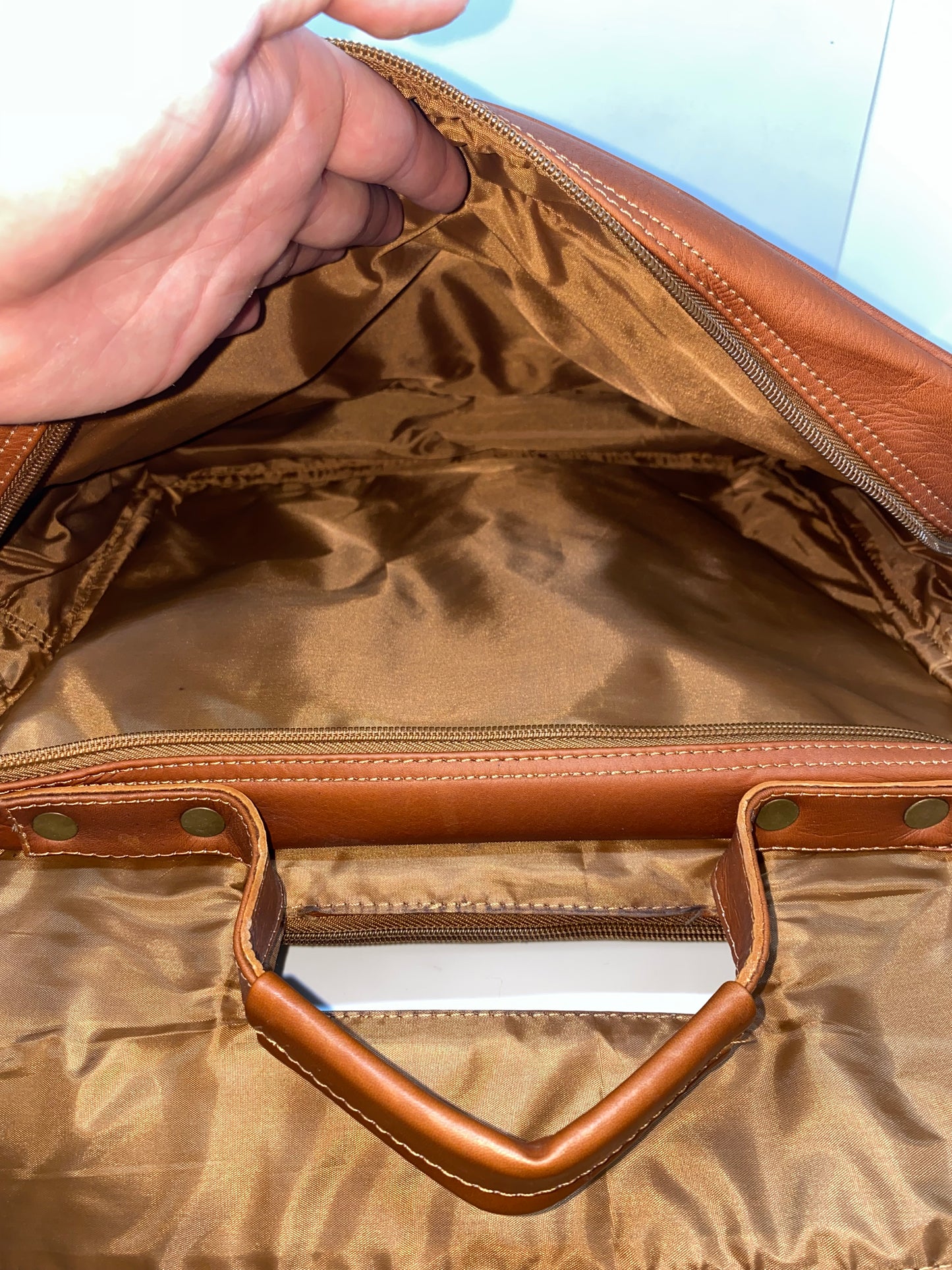 ME96 - Maletin Expandible de cuero Tula marca Quality Leather