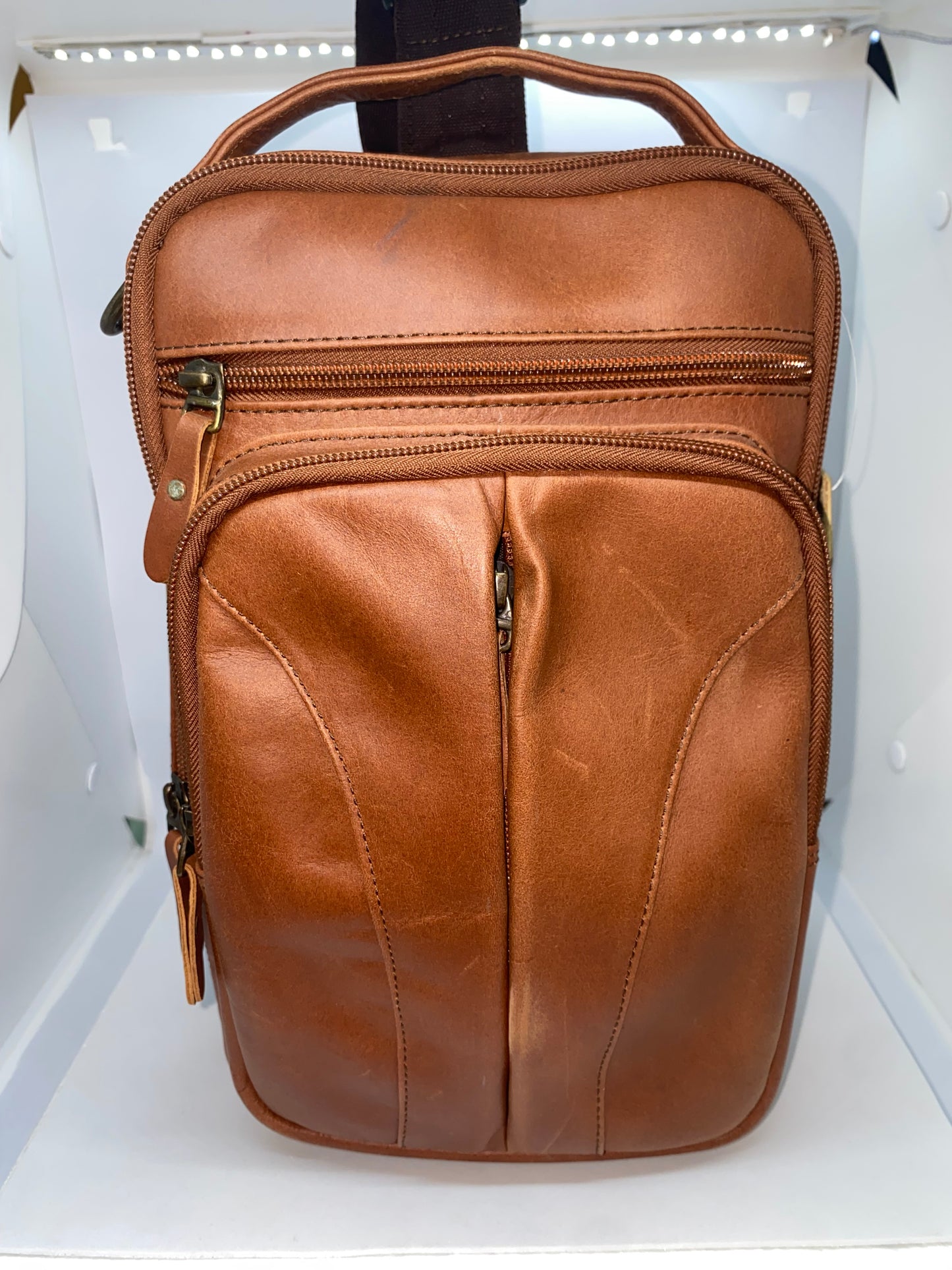 C333 - Carriel mochila de cuero Graso adaptable marca Quality Leather