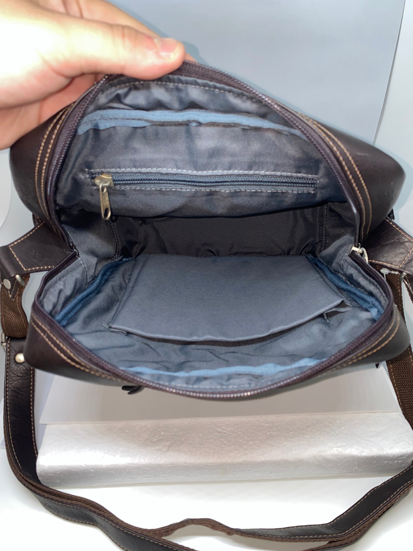 C328 - Carriel de cuero Tula Grande marca Quality Leather