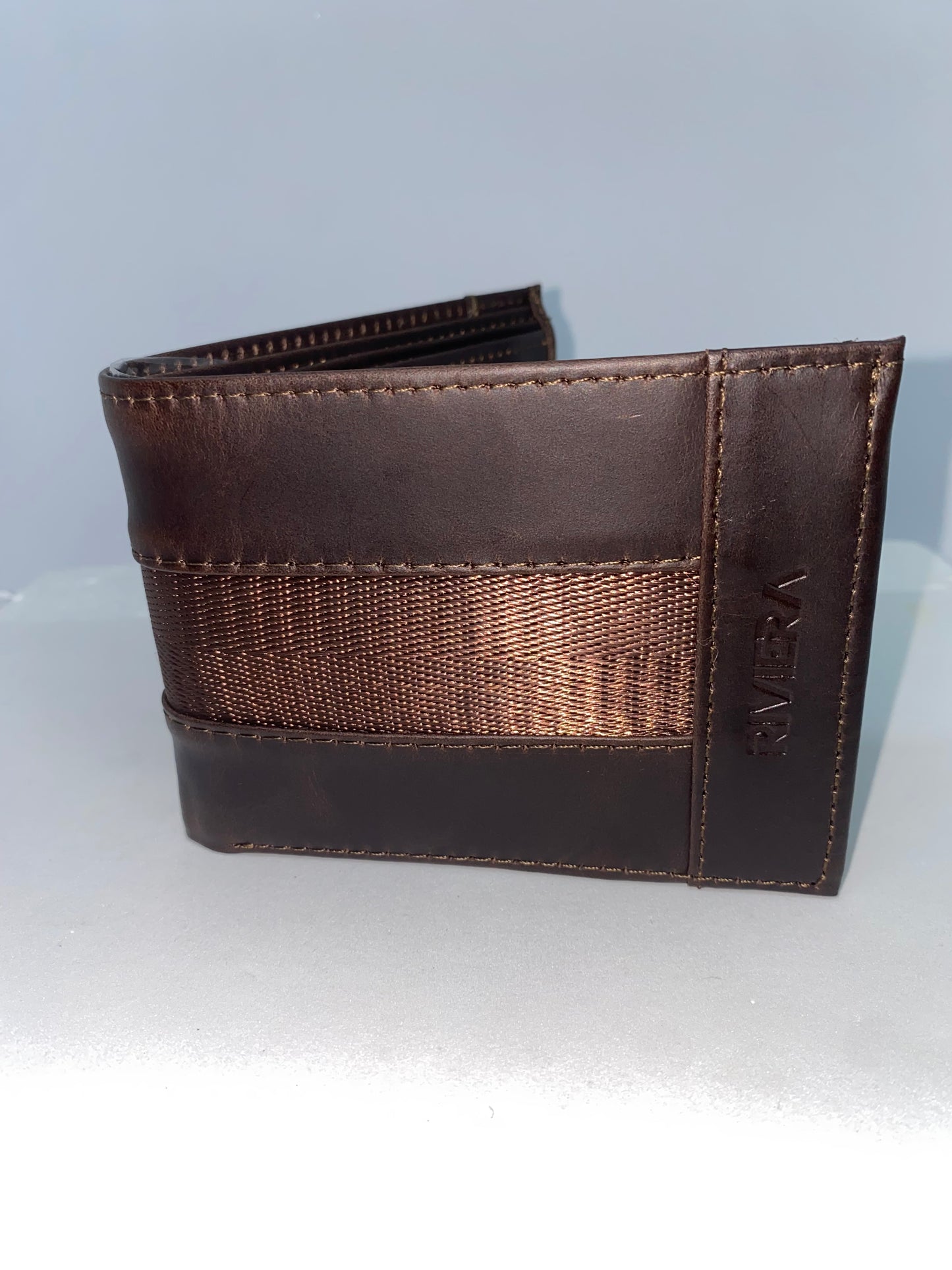 B6233 - Billetera de cuero marca Riviera