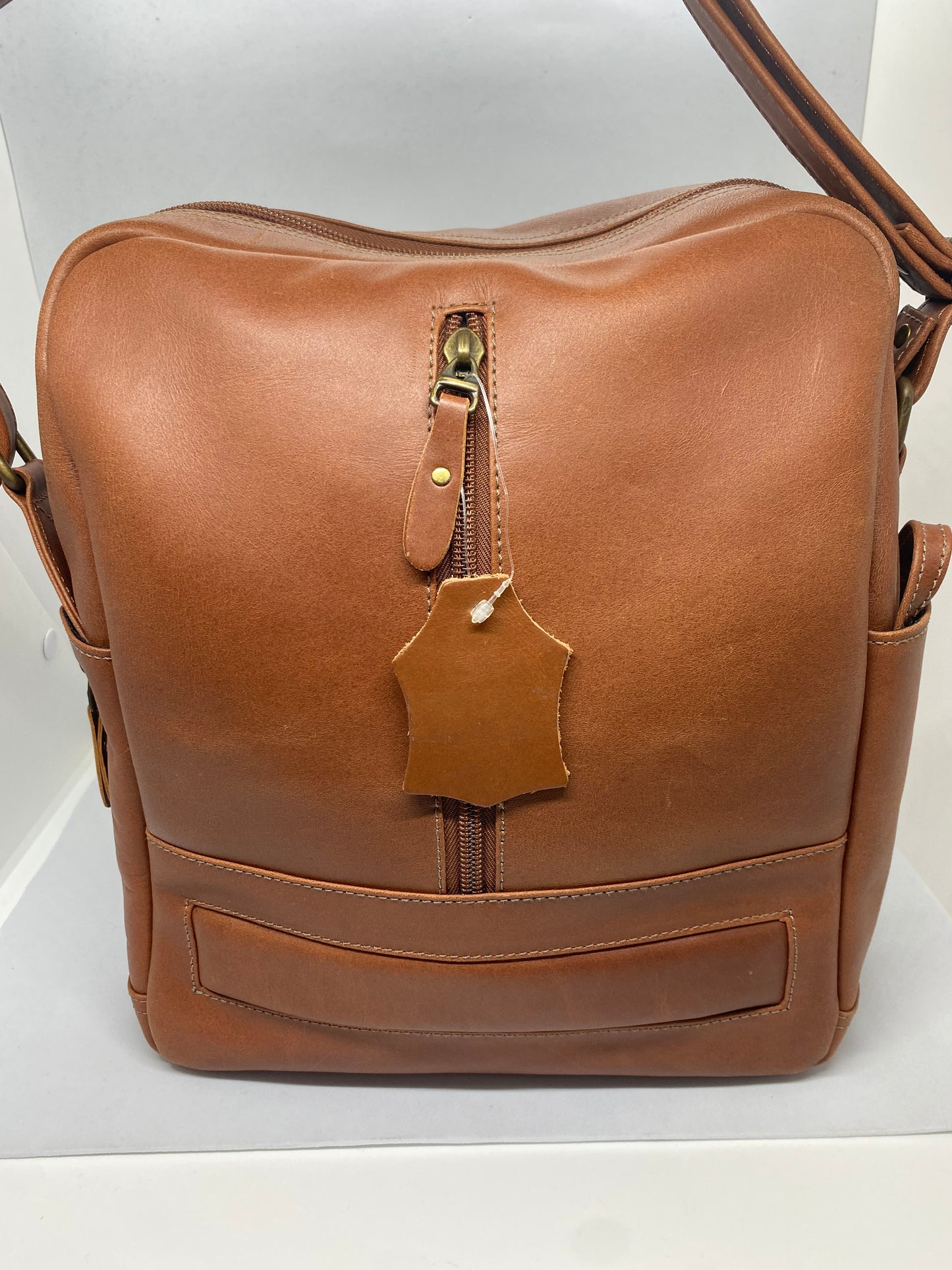 CG328 - Carriel de cuero graso grande marca Quality Leather