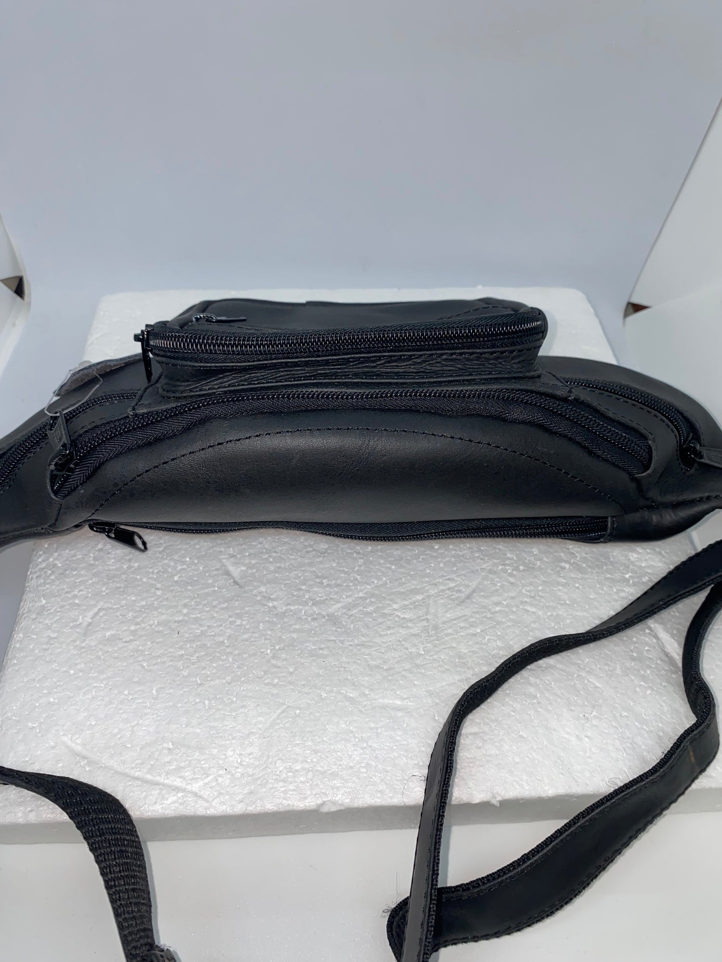 CGG215 - Canguro de cuero graso mediano marca Quality Leather