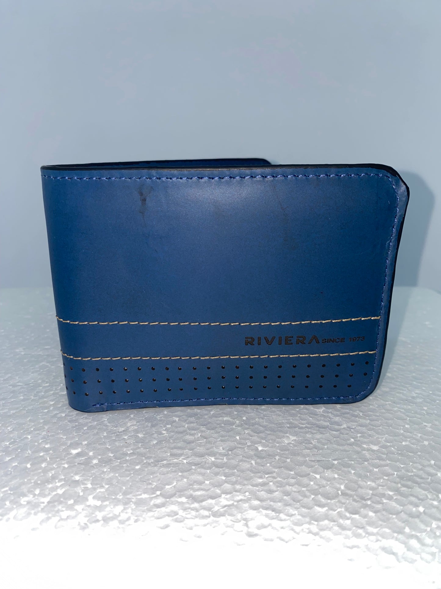 B6434 - Billetera de cuero marca riviera con protección RFI