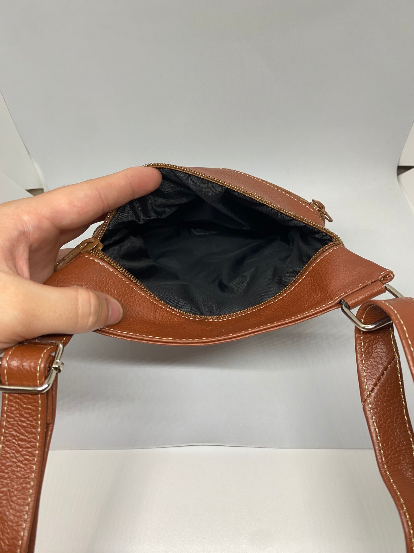 BC40 - Bolso plano de cuero Tala Colombiano