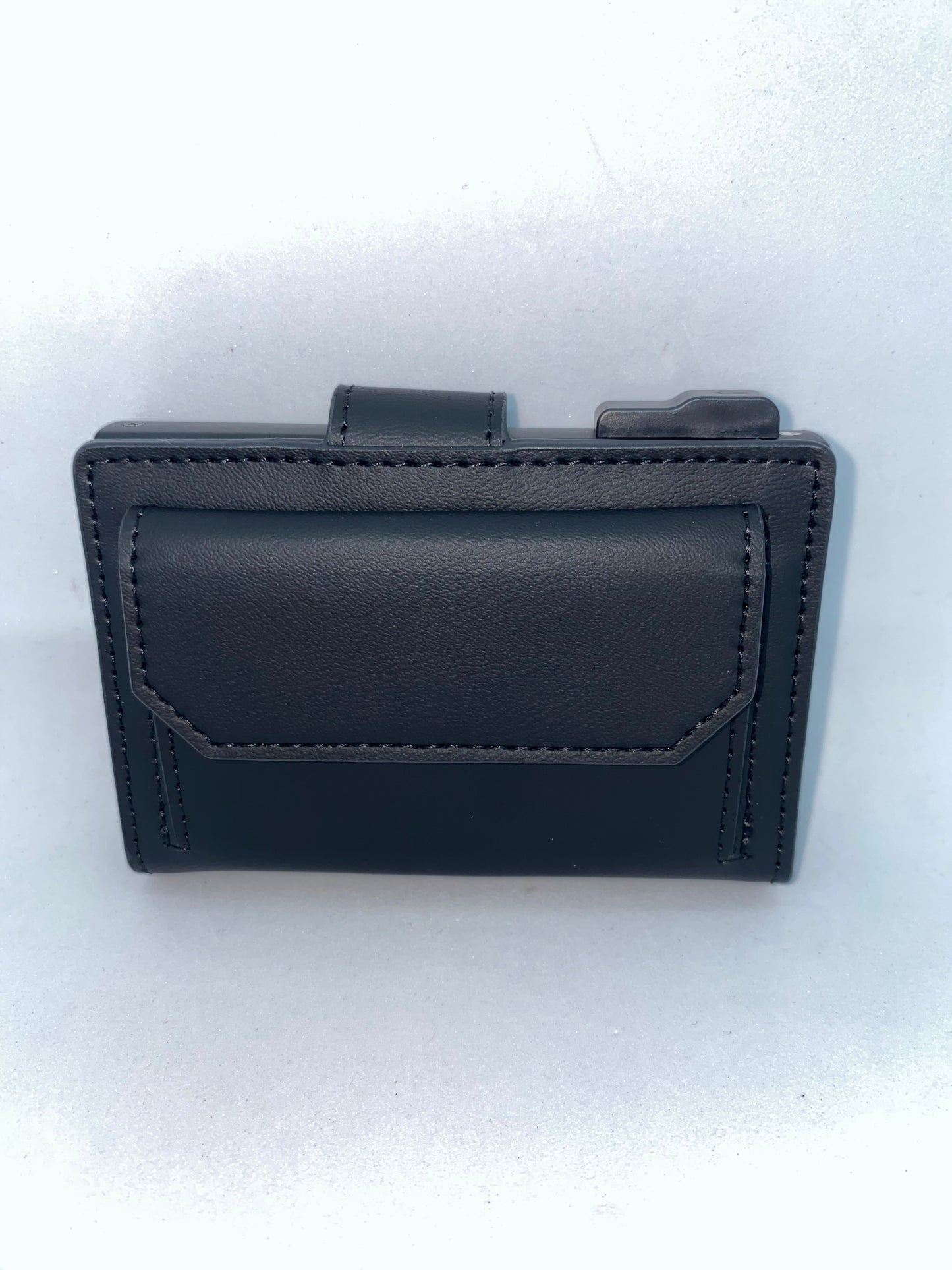 T303 - Tarjetero de Cuerina con protección RFID