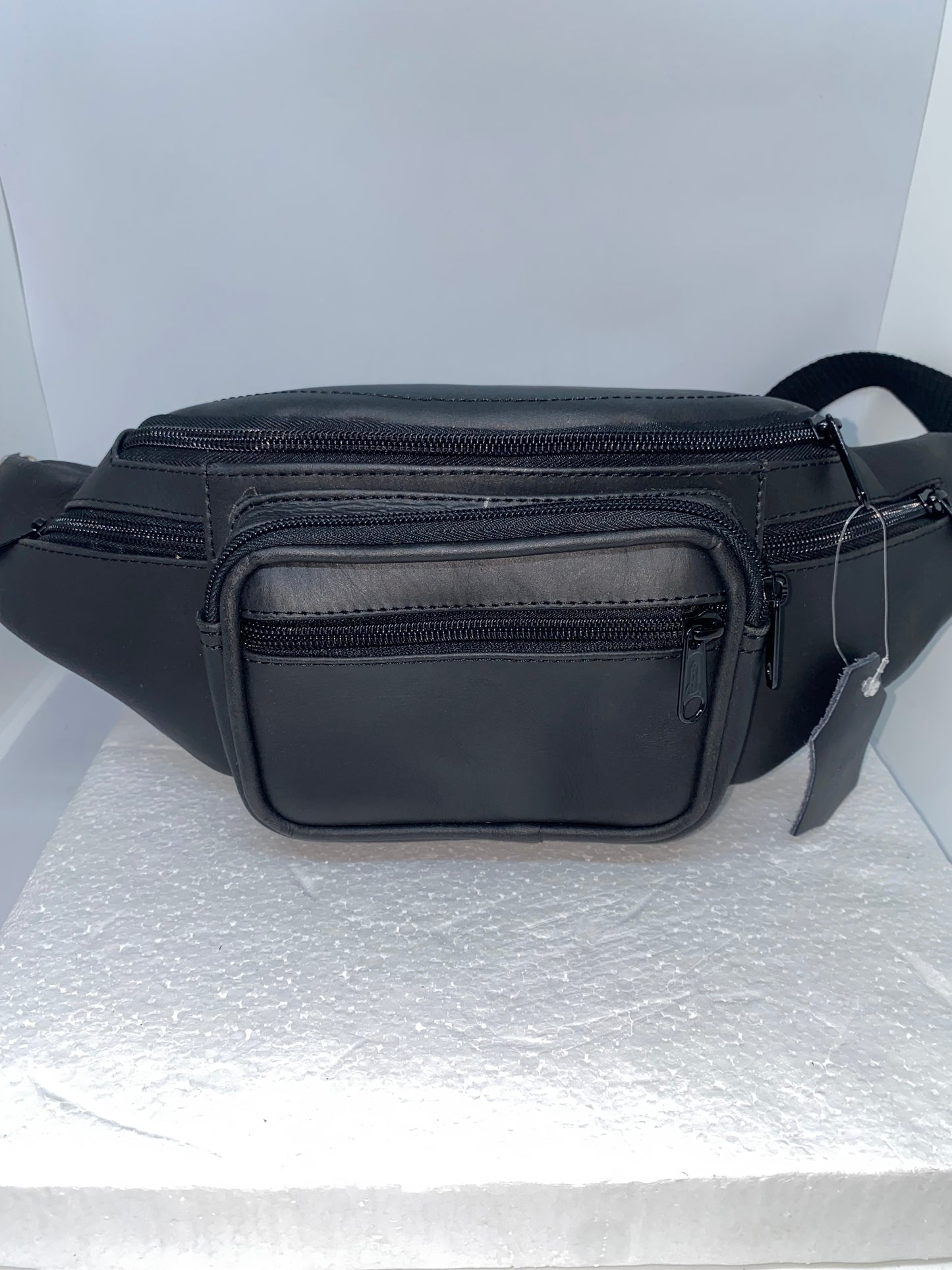 CGG215 - Canguro de cuero graso mediano marca Quality Leather