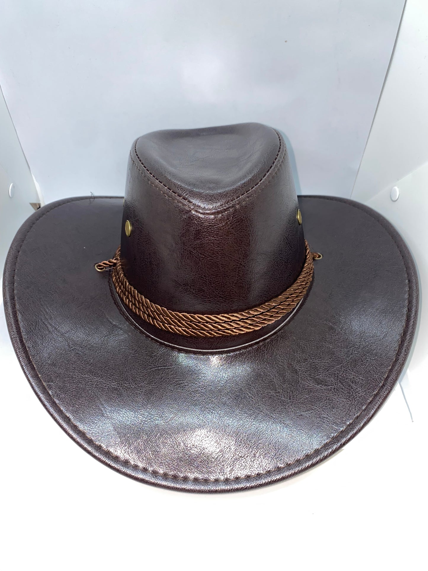 SC12 - Sombrero Cuerina de Vaquero con cuerda ajustable