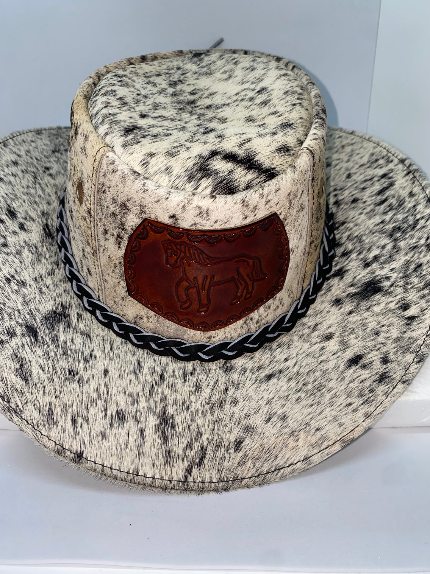 SCP40 - Sombrero de cuero con pelo marca quality