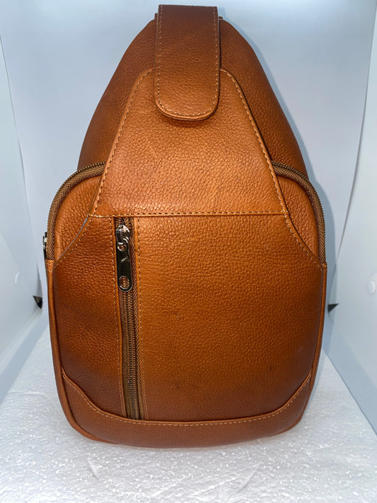 P338 - Pechera de cuero tula pequeña marca Quality Leather