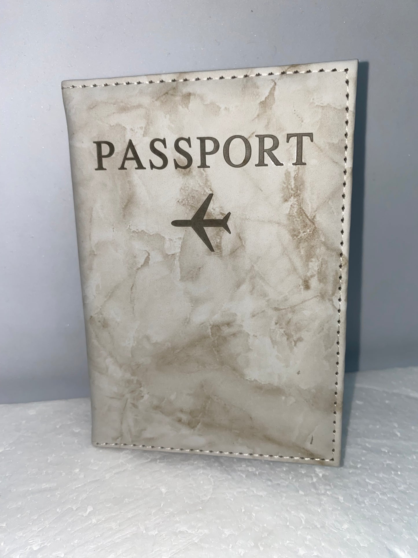 PP5 - Porta pasaporte de plastico sencillo