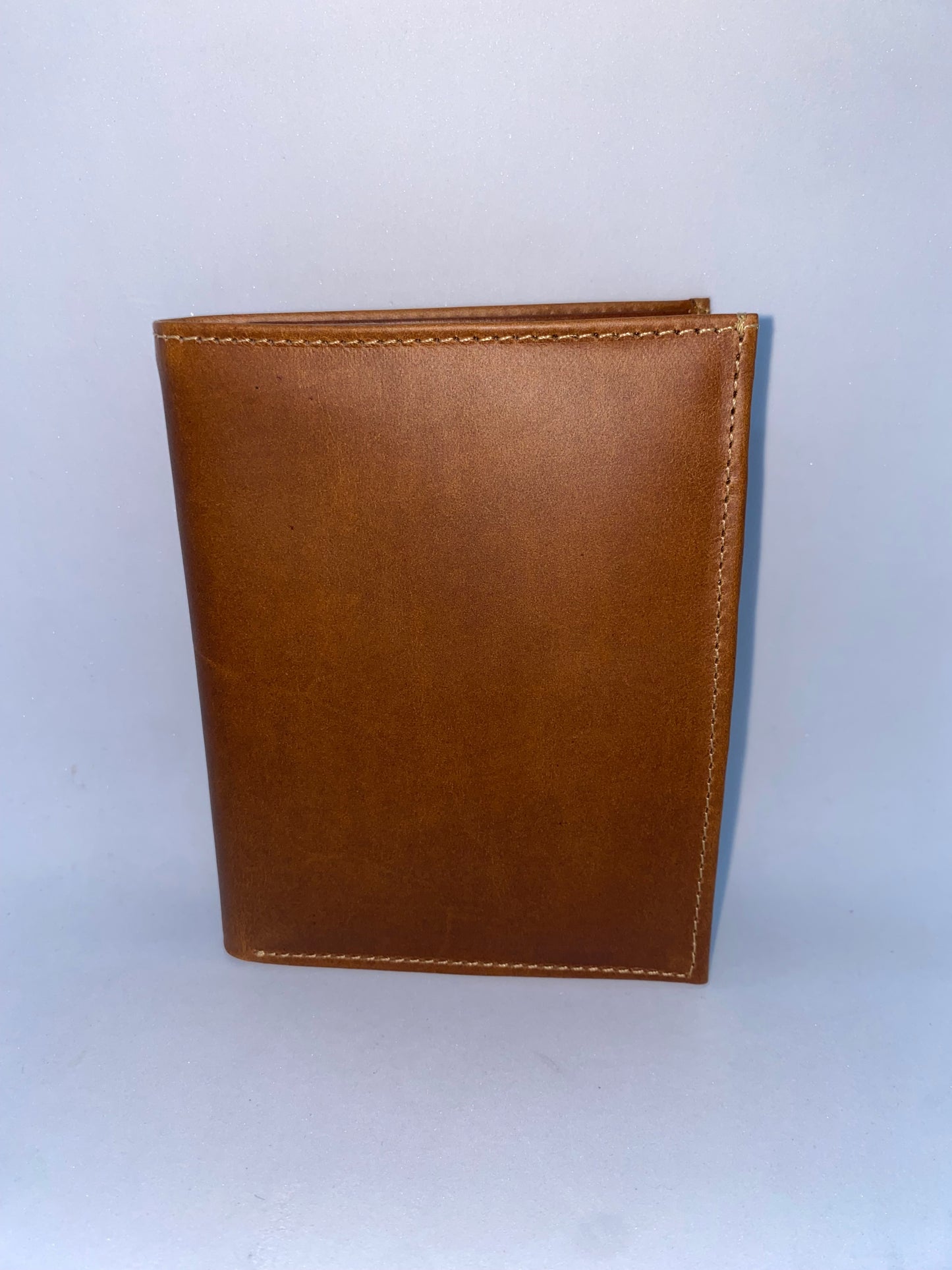 PP538 - Tarjetero porta pasaporte de cuero Graso marca Quality Leather