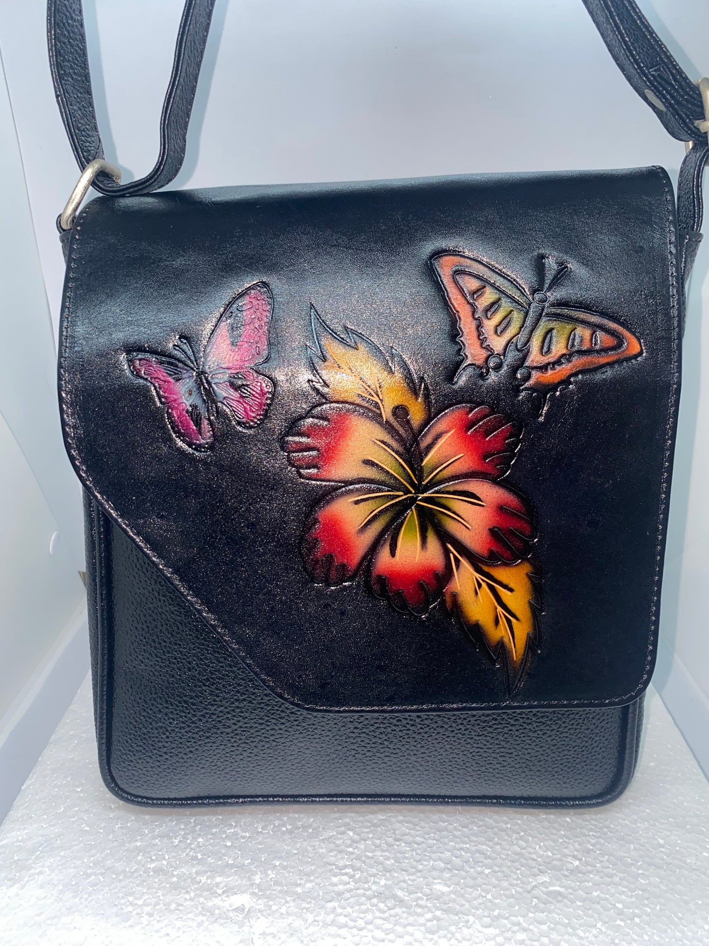 CP45 - Carriel de cuero para dama con diseño marca Quality Leather